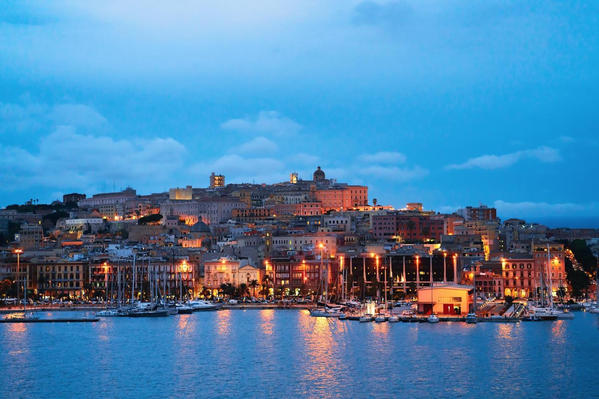 Casa Storica Di Charme Con Vista Mare Nel Cuore Di Cagliari Exterior photo